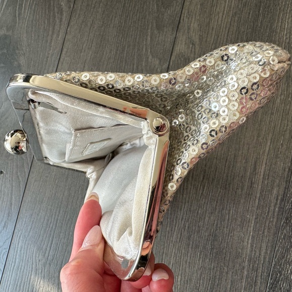 🔥 3/$20 Aldo silver sequence, sparkling clutch - Picture 4 of 5
